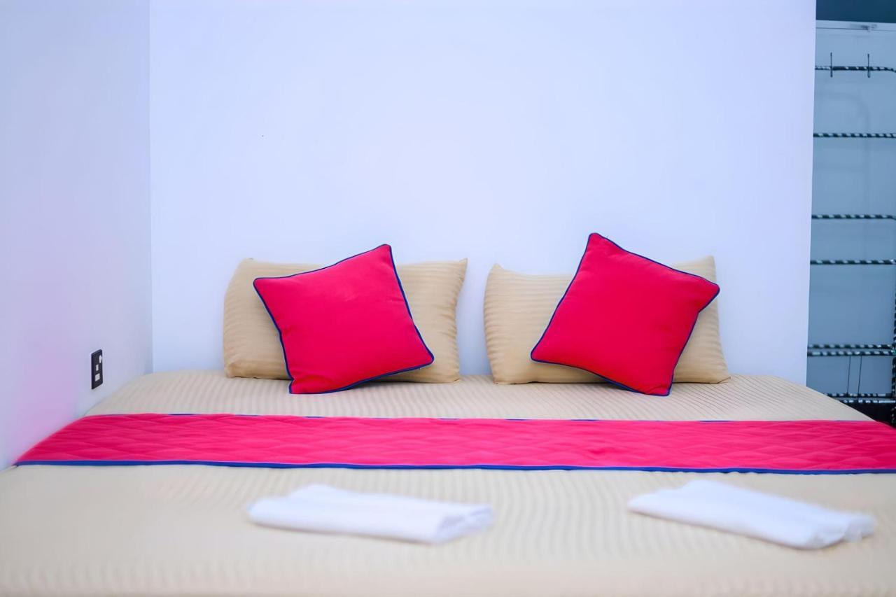 Royal Hub Otel Kudapaduwa Dış mekan fotoğraf