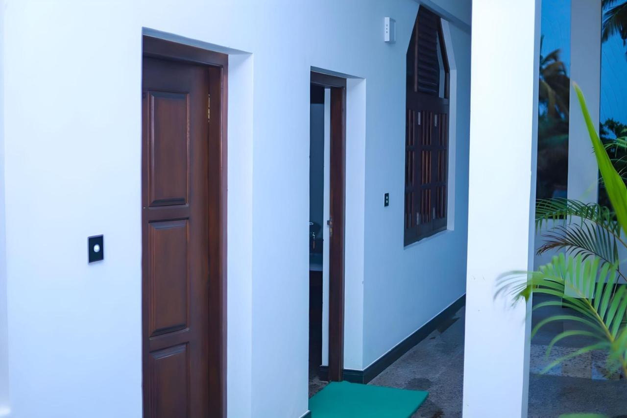 Royal Hub Otel Kudapaduwa Dış mekan fotoğraf
