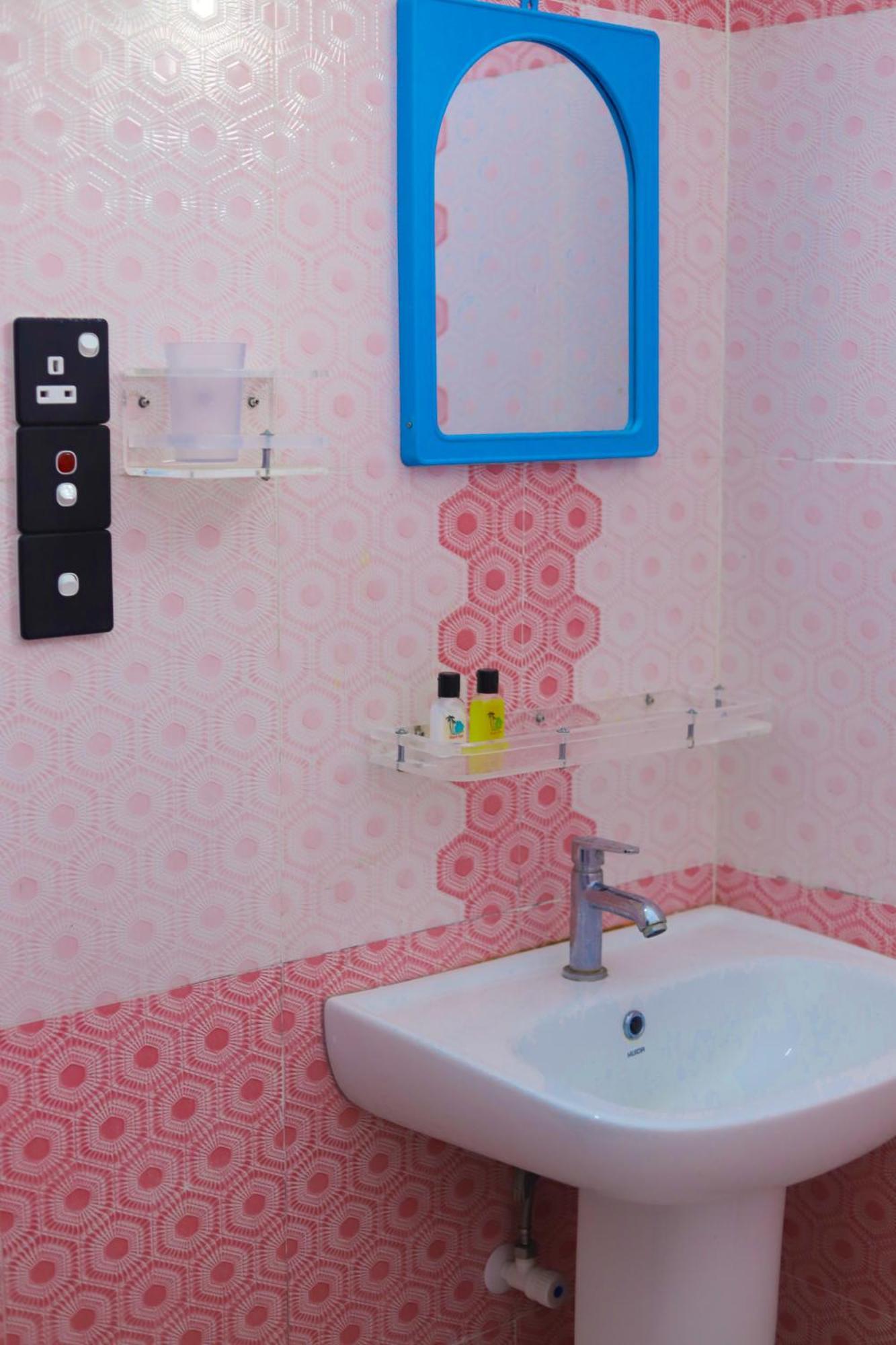 Royal Hub Otel Kudapaduwa Dış mekan fotoğraf