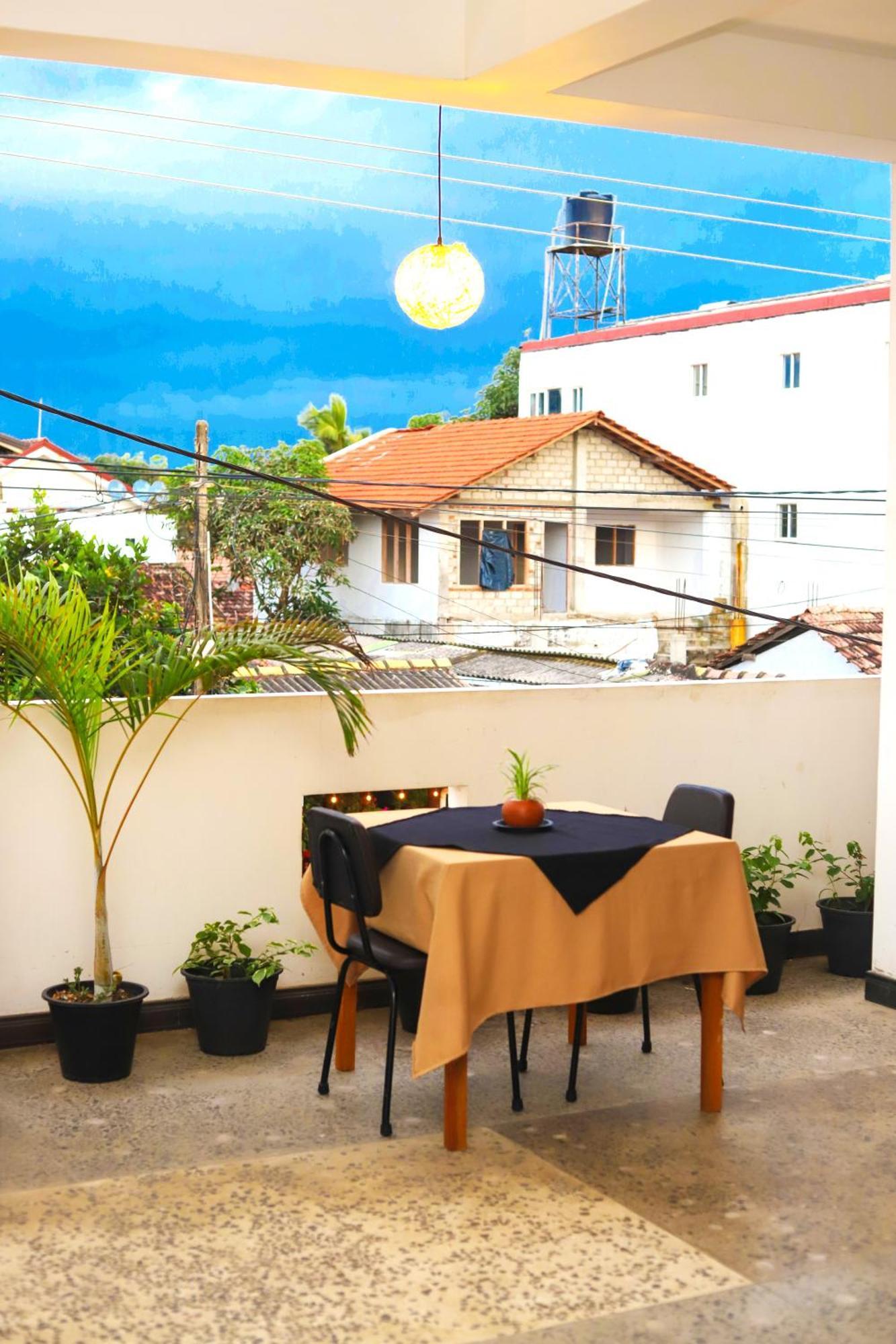 Royal Hub Otel Kudapaduwa Dış mekan fotoğraf