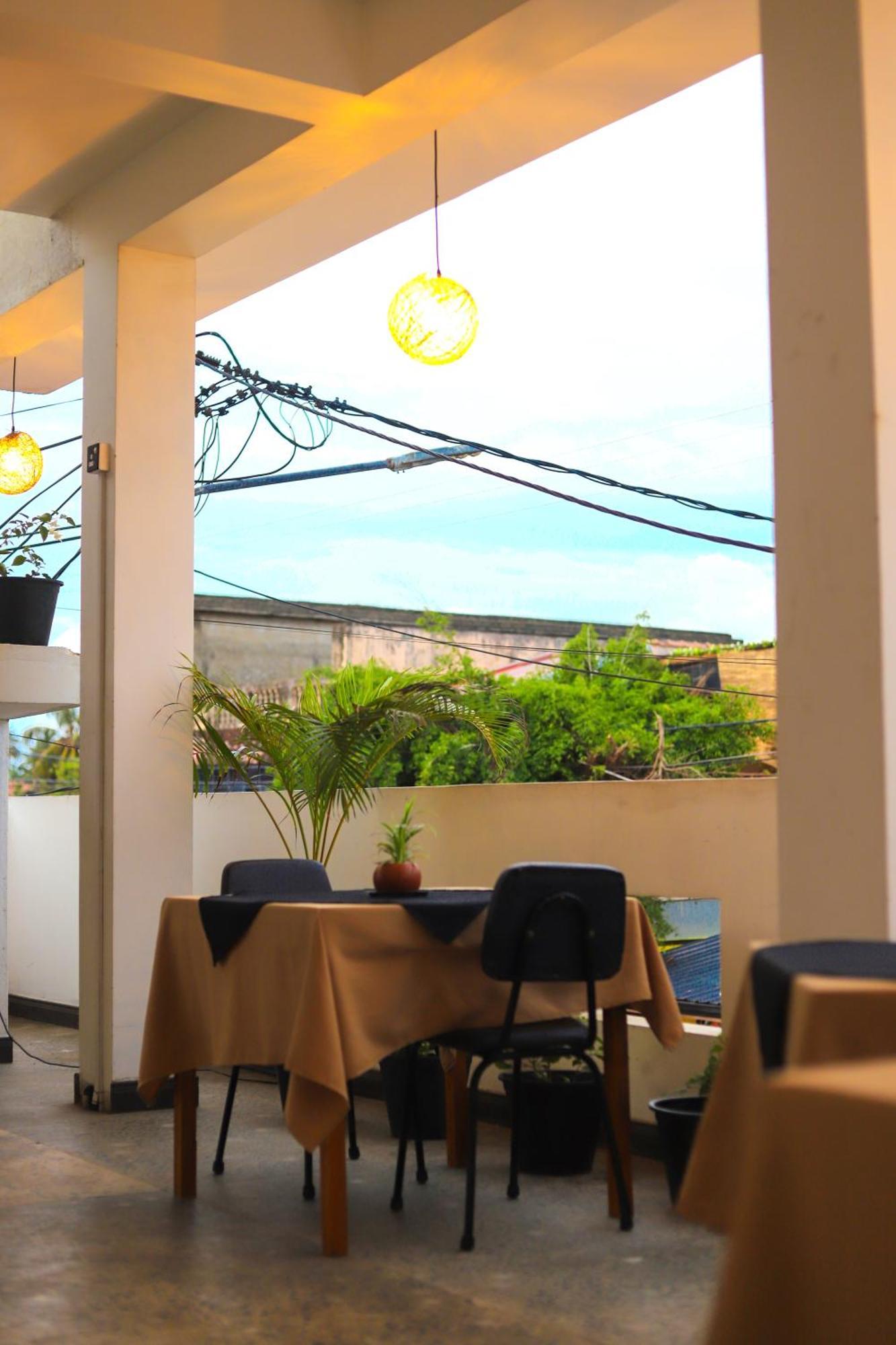 Royal Hub Otel Kudapaduwa Dış mekan fotoğraf