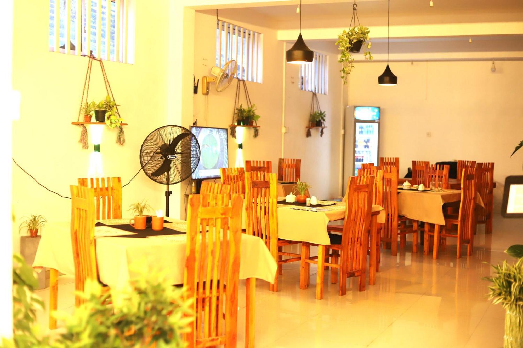 Royal Hub Otel Kudapaduwa Dış mekan fotoğraf